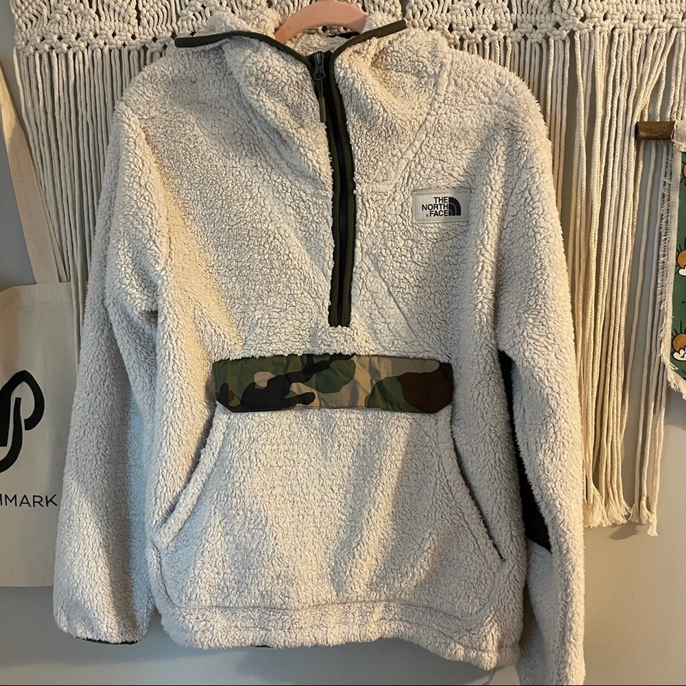 The North Face Men’s Sherpa fleece pullover camo